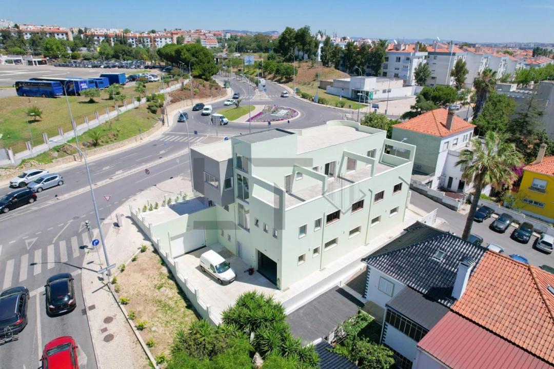 Prédio para Arrendamento em Alfragide Foto 84