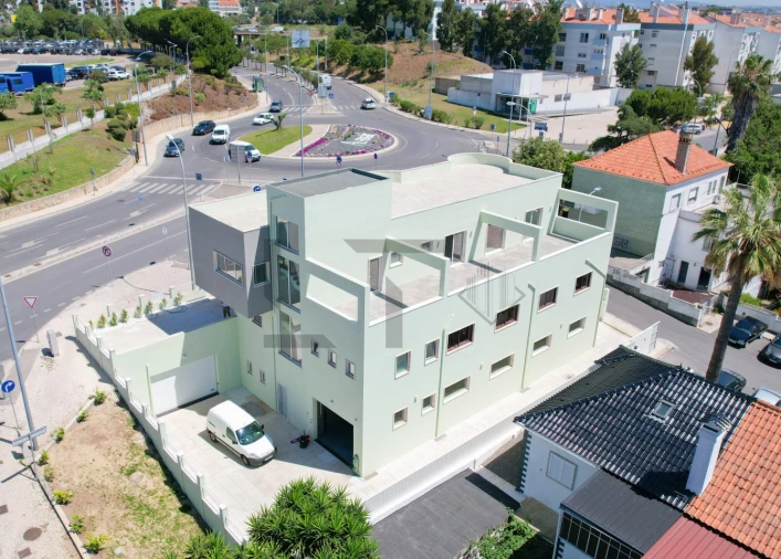 Prédio para Arrendamento em Alfragide Foto 1