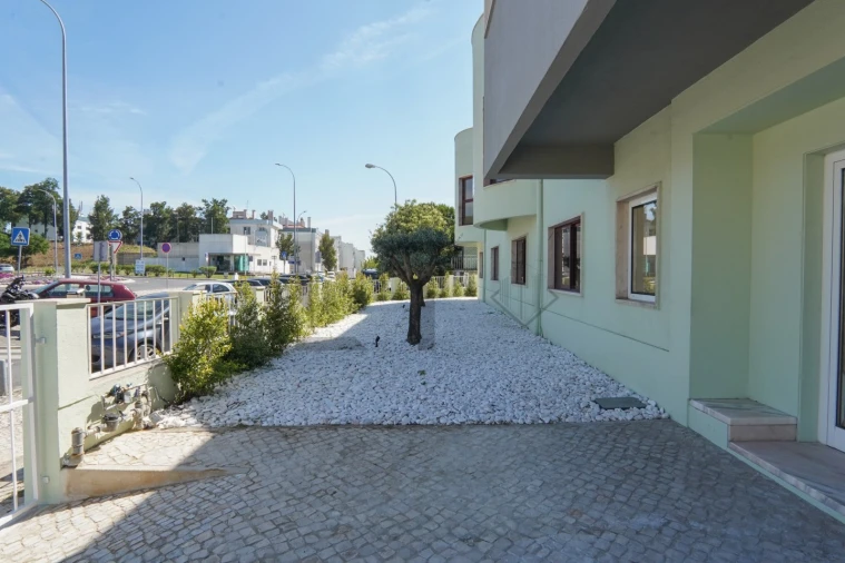 Prédio para Arrendamento em Alfragide Foto 2