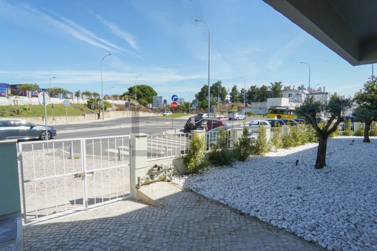 Prédio para Arrendamento em Alfragide Foto 5