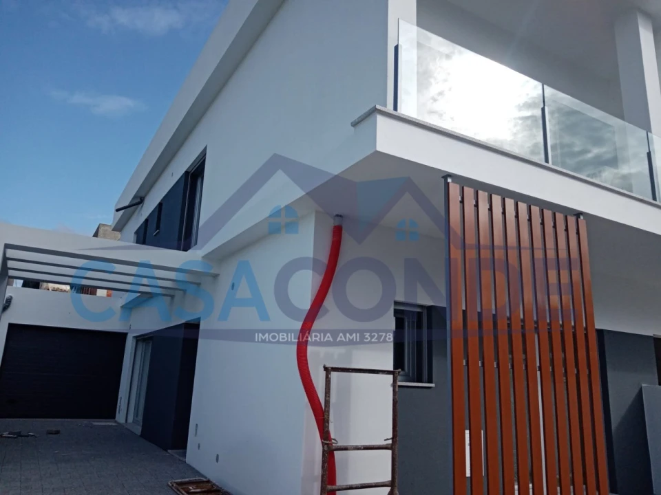 Moradia T4 para Venda em Fernao Ferro Foto 1
