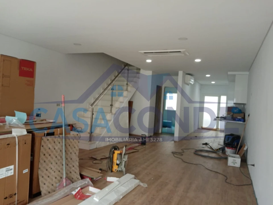 Moradia T4 para Venda em Fernao Ferro Foto 7