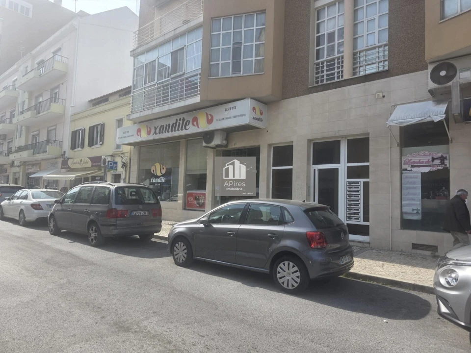 Loja para Venda em Almada, Cova da Piedade, Pragal e Cacilhas Foto 6