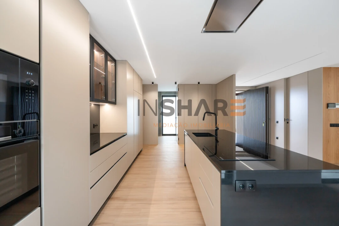 Moradia T4 para Venda em Lagos (São Sebastião e Santa Maria) Foto 15