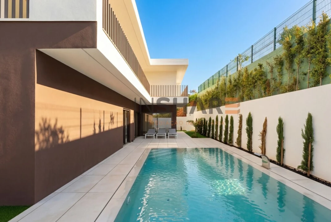 Moradia T4 para Venda em Lagos (São Sebastião e Santa Maria) Foto 1