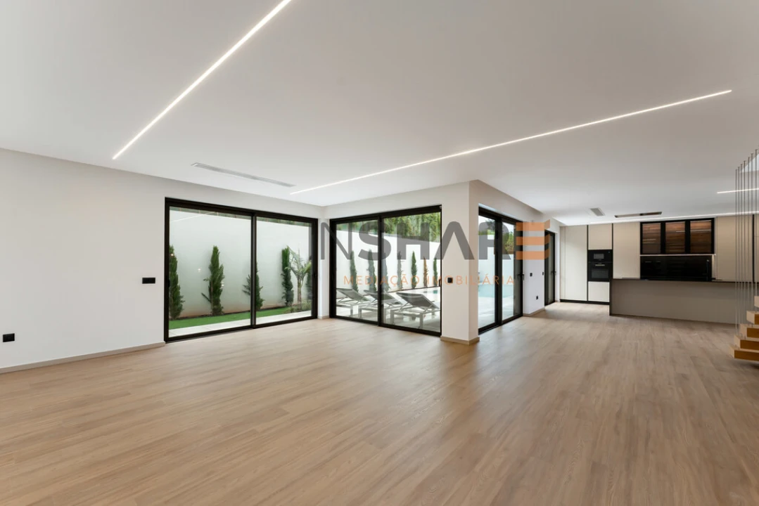 Moradia T4 para Venda em Lagos (São Sebastião e Santa Maria) Foto 7