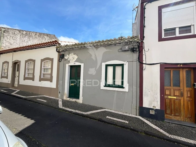 Moradia T1 para Venda em Angra (Nossa Senhora da Conceição) Foto 2