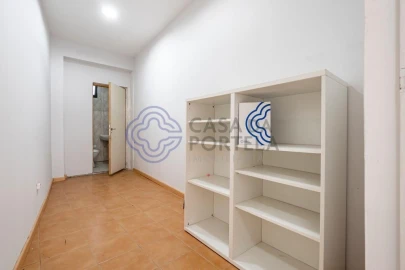 Moradia T2 para Venda em Paranhos