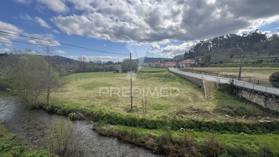 Terreno para Venda em Alvora e Loureda Foto 2