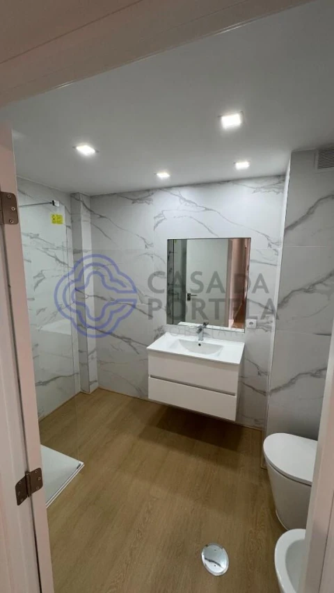 Apartamento T2 para Venda em Santa Marinha e São Pedro da Afurada