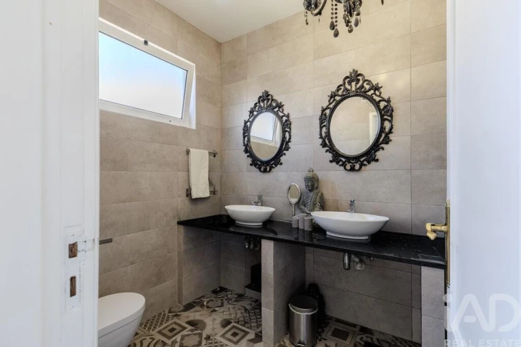 Apartamento T5 para Venda em Almada, Cova da Piedade, Pragal e Cacilhas Foto 9