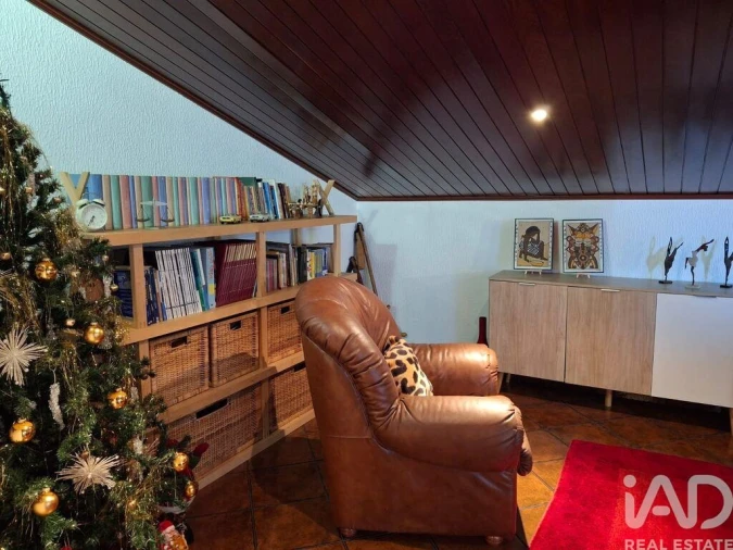 Moradia T4 para Venda em Avessadas e Rosém Foto 3