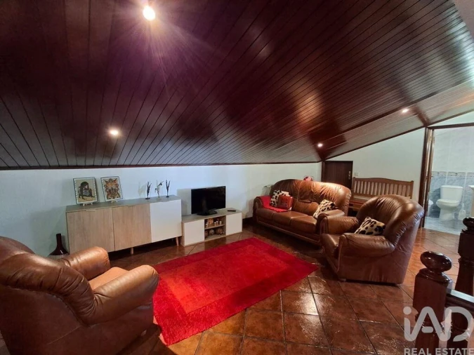 Moradia T4 para Venda em Avessadas e Rosém Foto 2