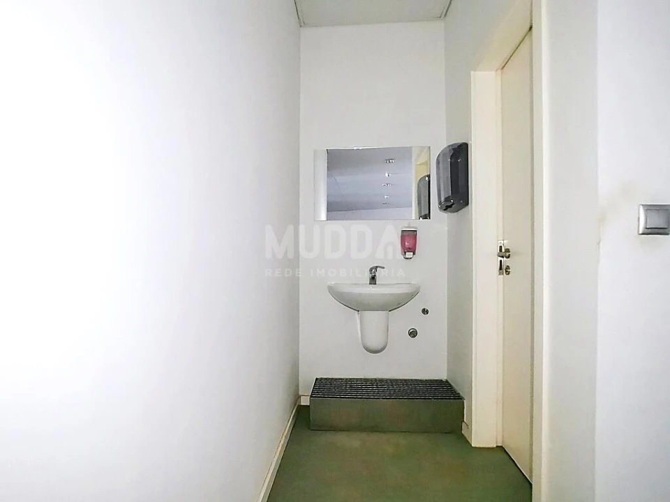 Loja para Arrendamento em Santa Maria Maior Foto 8