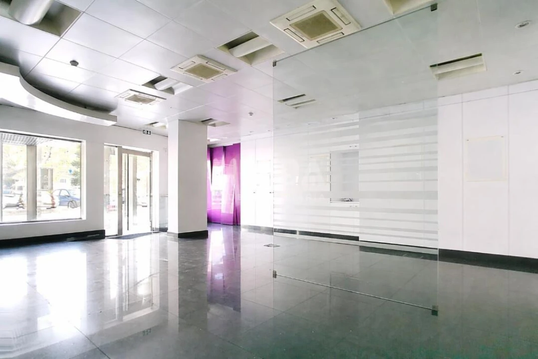 Loja para Arrendamento em Santa Maria Maior Foto 2