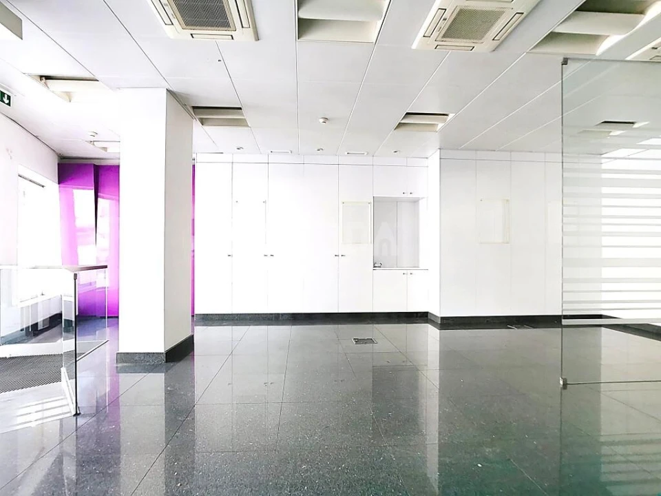 Loja para Arrendamento em Santa Maria Maior Foto 3