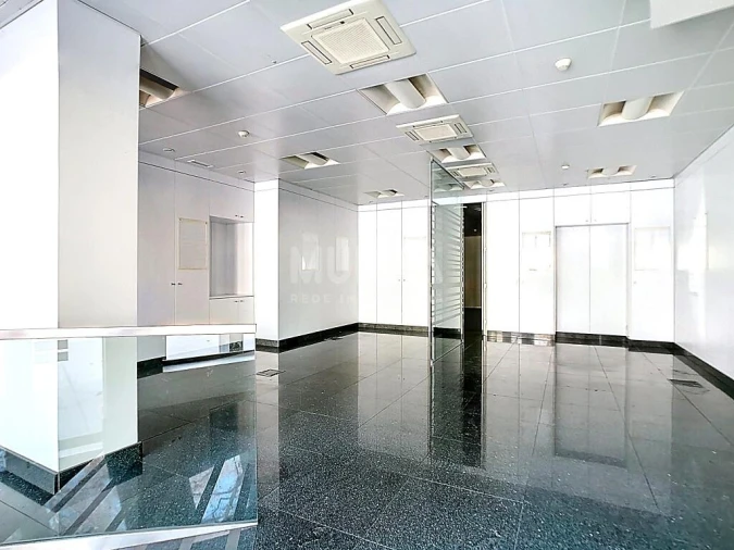 Loja para Arrendamento em Santa Maria Maior Foto 4