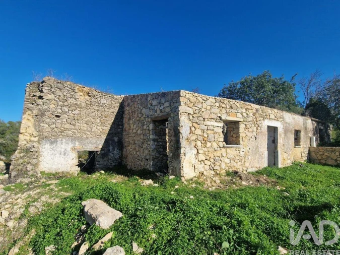 Moradia para Venda em Loule (São Sebastião)