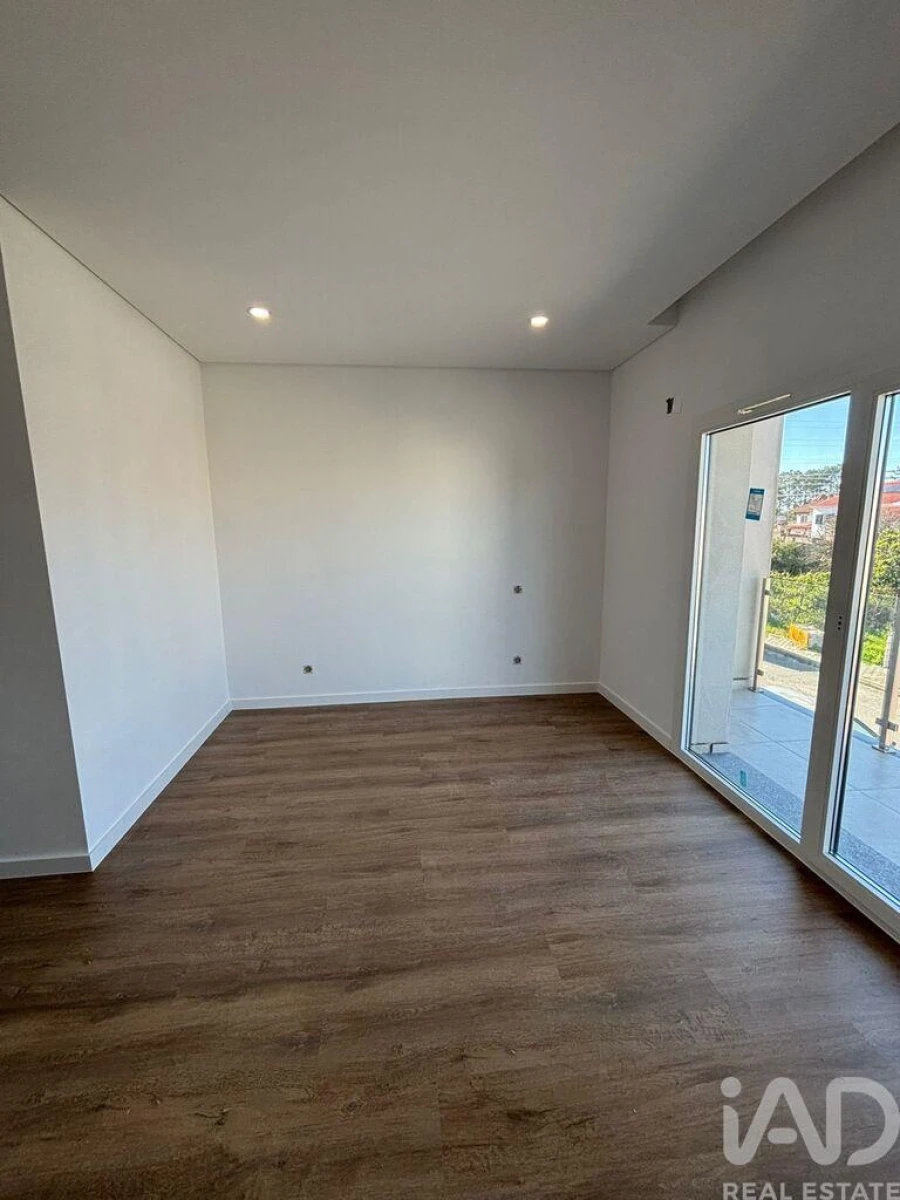 Moradia T4 para Venda em Amora Foto 5