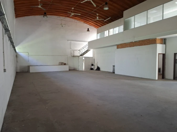 Armazém para Venda em Azurem Foto 2