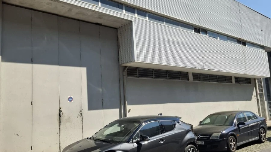 Armazém para Venda em Azurem