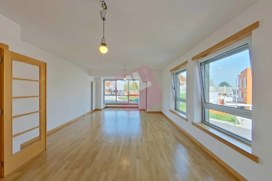 Apartamento T2 para Arrendamento em Lumiar Foto 16