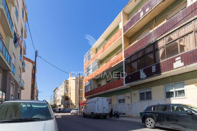 Apartamento T2 para Venda em Seixal, Arrentela e Aldeia de Paio Pires Foto 3