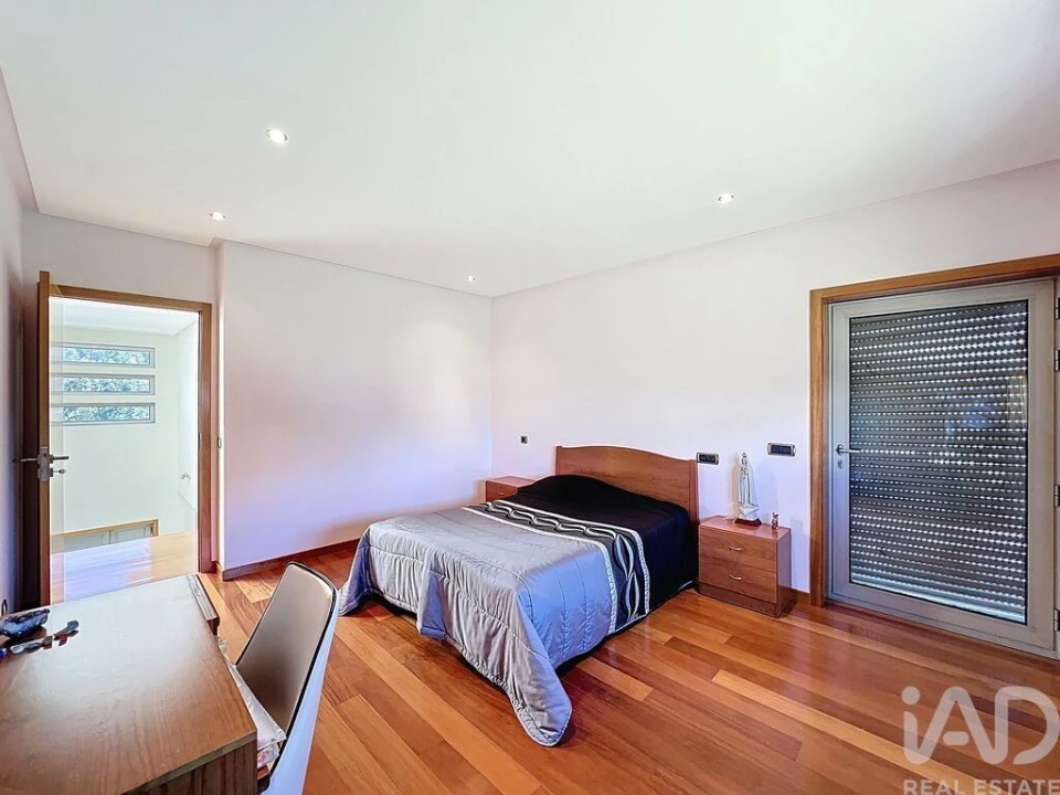 Moradia T3 para Venda em Rio Mau Foto 33