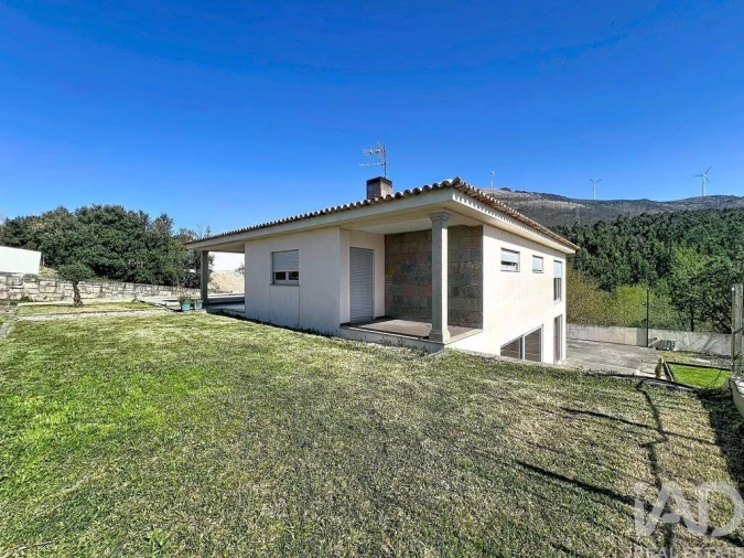 Moradia T3 para Venda em Rio Mau Foto 3