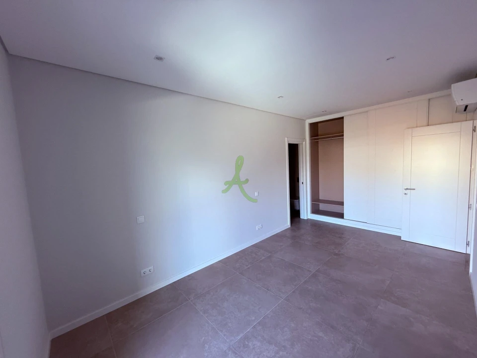 Apartamento T2 para Venda em Portimão Foto 6