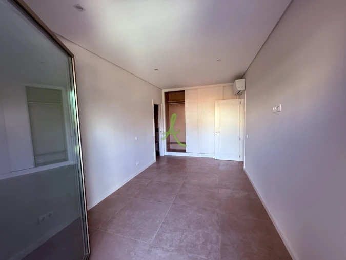 Apartamento T2 para Venda em Portimão Foto 11