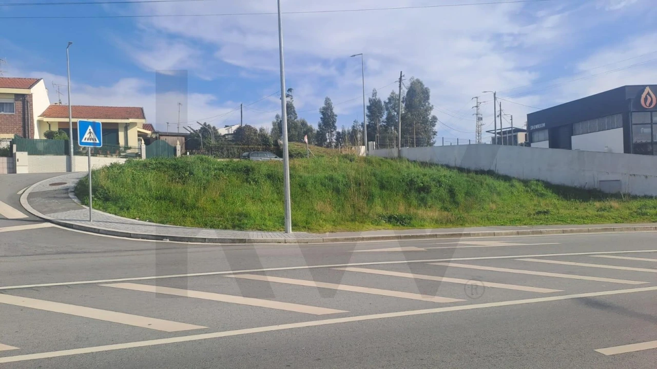 Terreno para Venda em Milheiros Foto 3