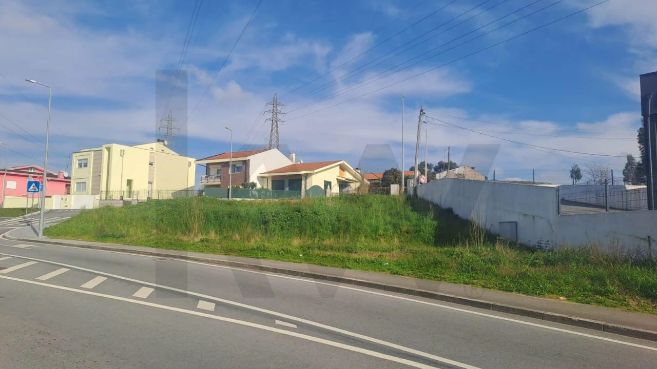 Terreno para Venda em Milheiros Foto 4