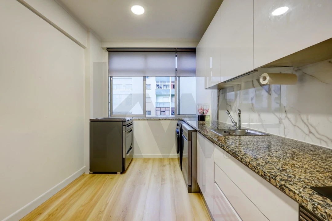 Apartamento T2 para Venda em Agualva e Mira-Sintra Foto 4