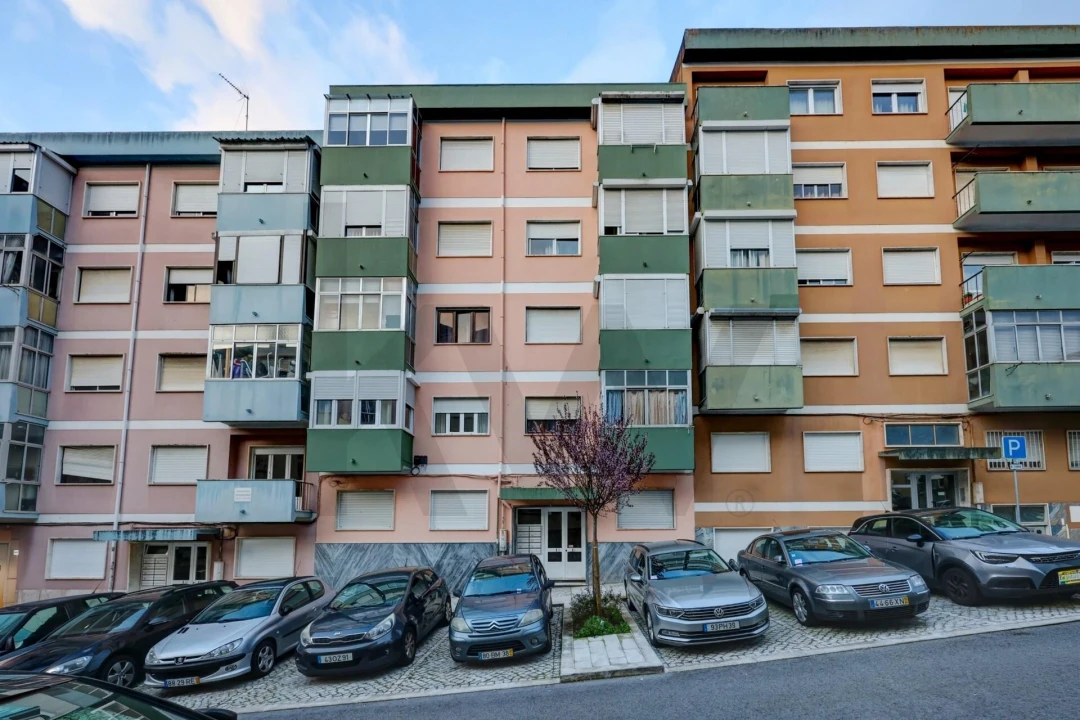Apartamento T2 para Venda em Agualva e Mira-Sintra Foto 1