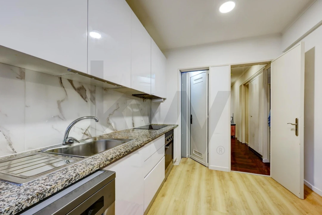 Apartamento T2 para Venda em Agualva e Mira-Sintra Foto 3