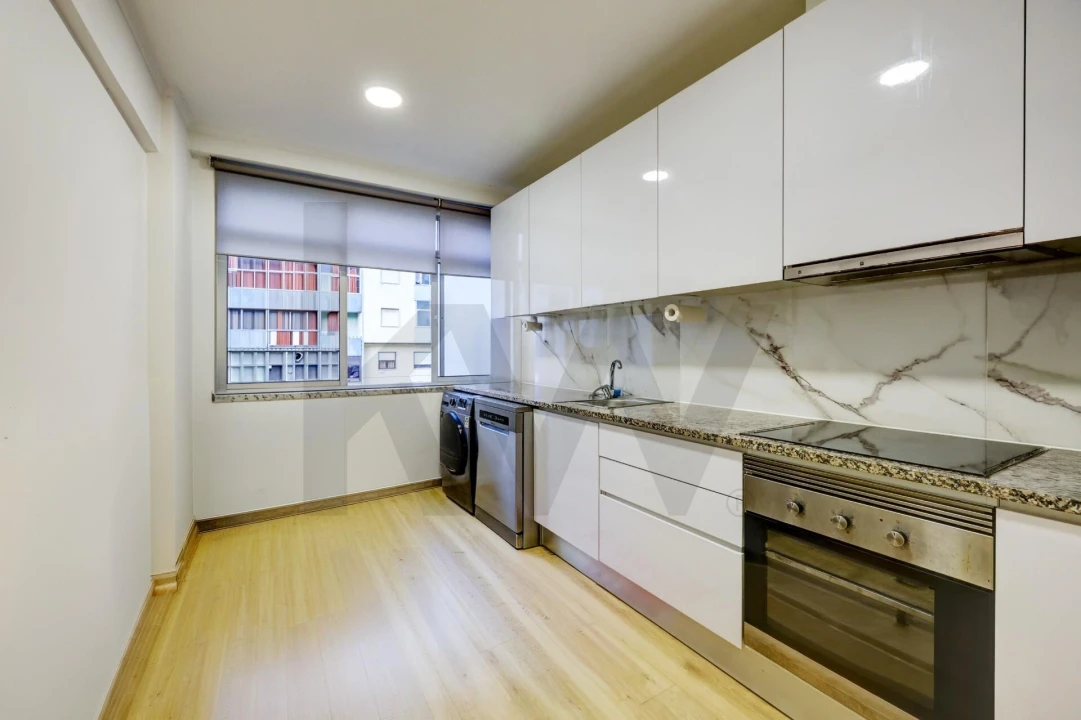 Apartamento T2 para Venda em Agualva e Mira-Sintra Foto 2