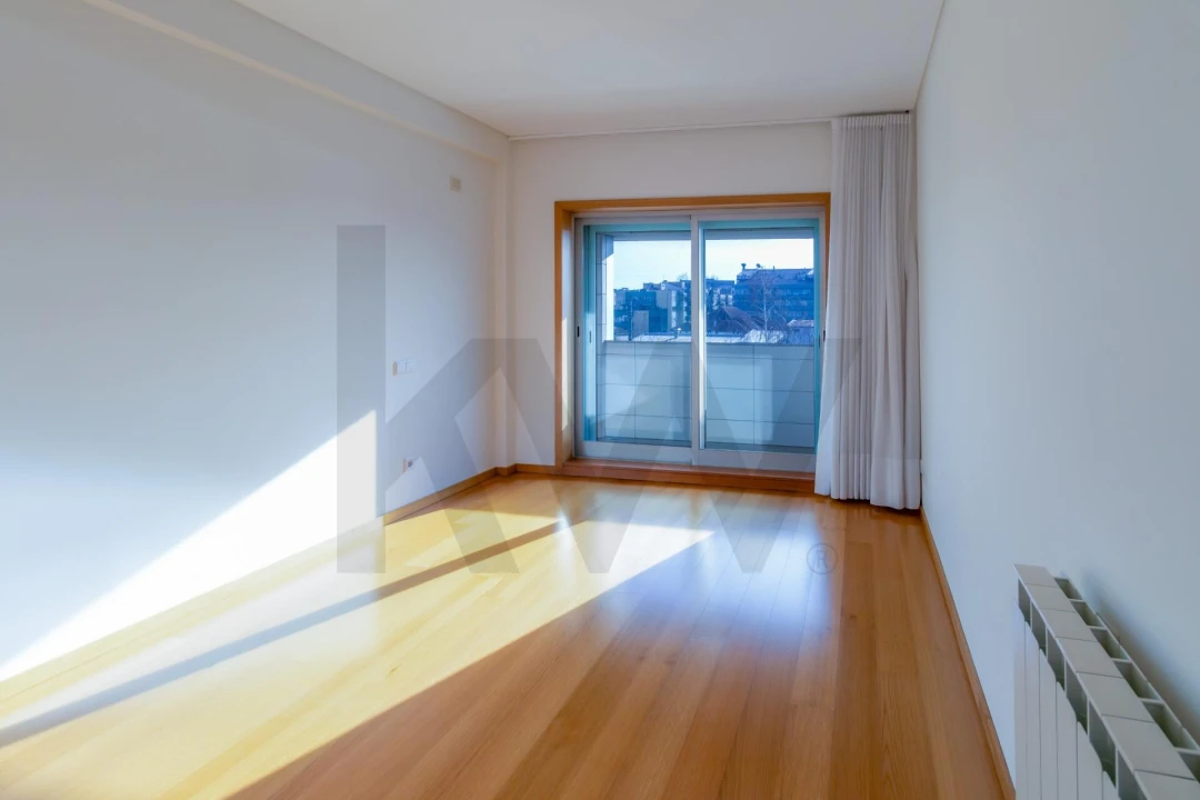 Apartamento T3 para Arrendamento em Pedrouços Foto 27