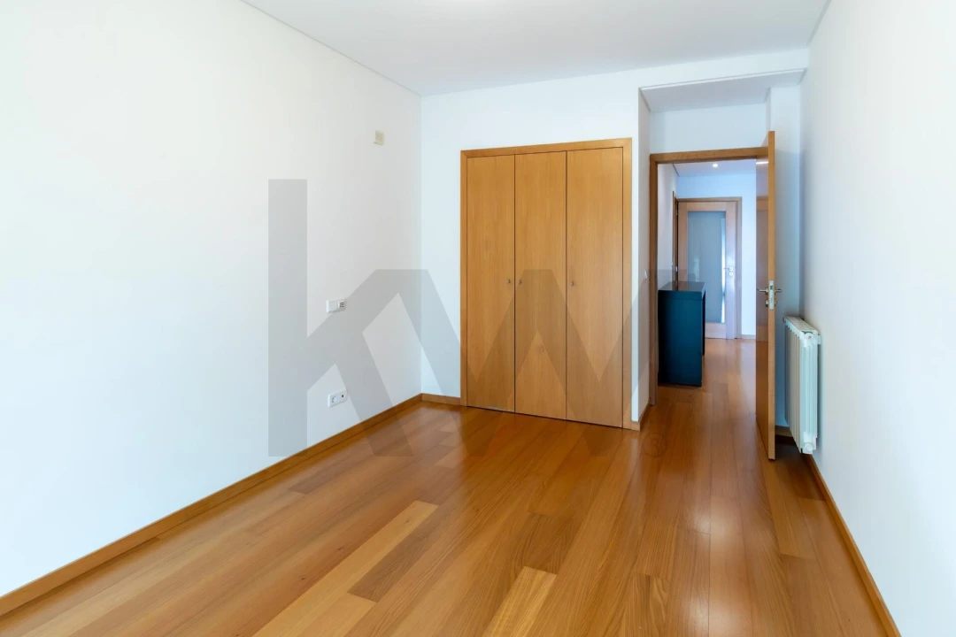 Apartamento T3 para Arrendamento em Pedrouços Foto 32