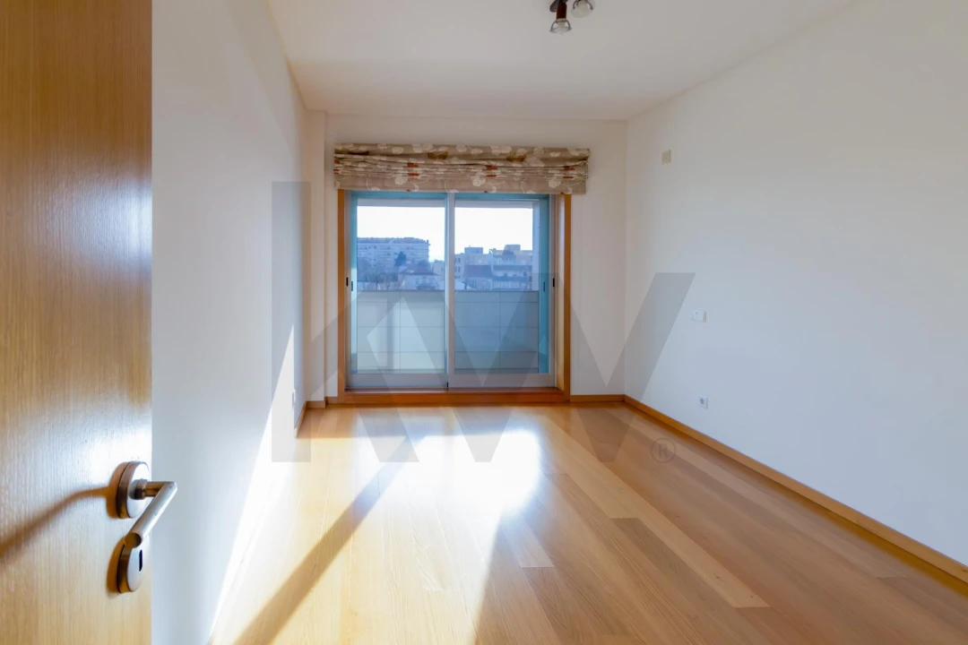 Apartamento T3 para Arrendamento em Pedrouços Foto 31