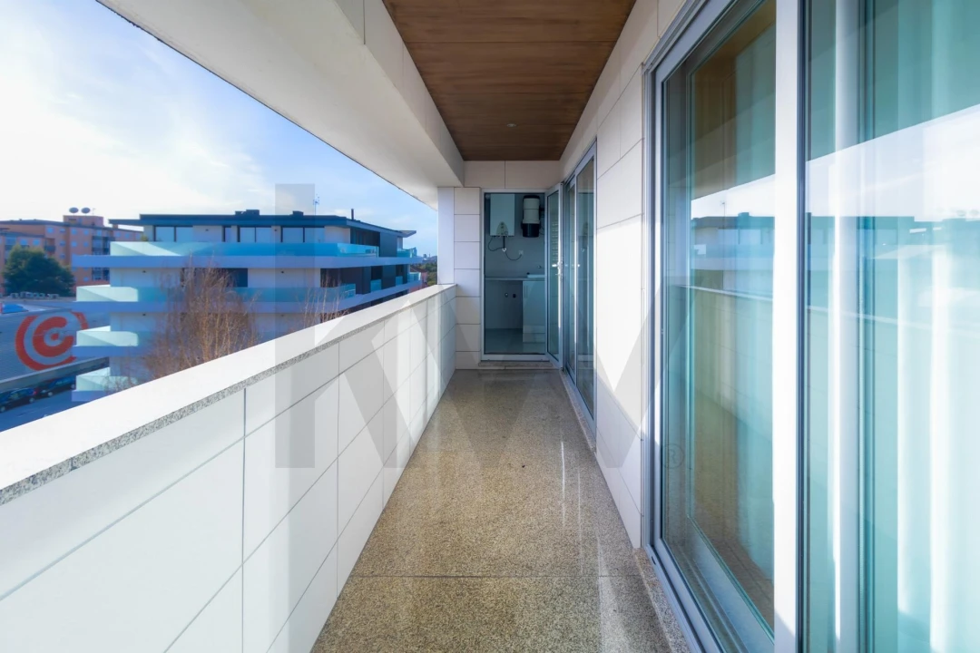 Apartamento T3 para Arrendamento em Pedrouços Foto 14