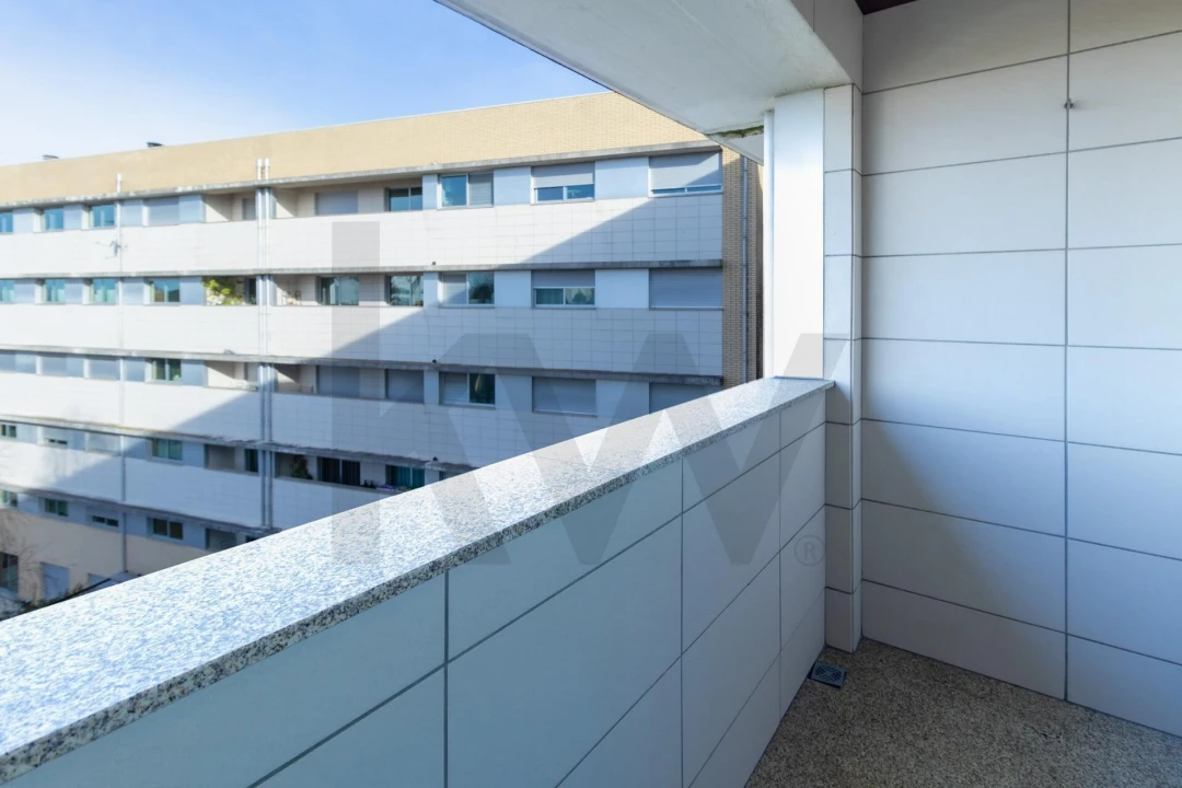 Apartamento T3 para Arrendamento em Pedrouços Foto 40