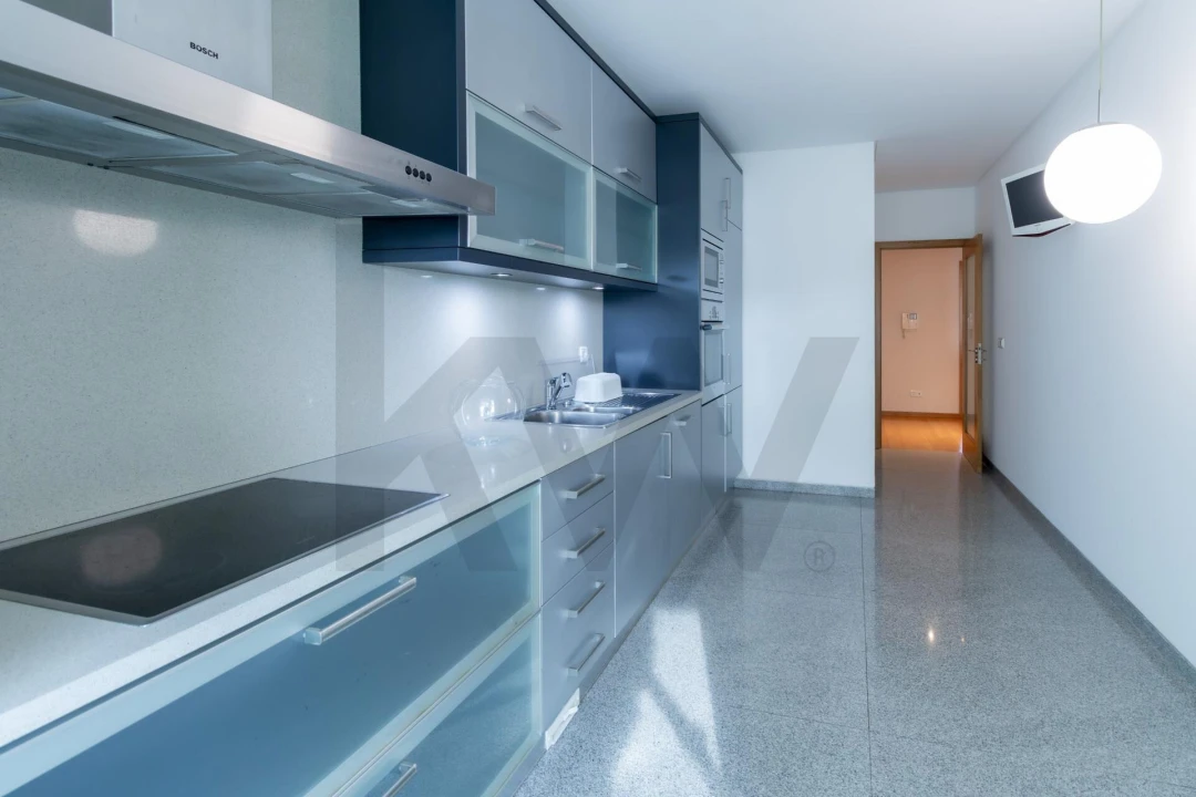 Apartamento T3 para Arrendamento em Pedrouços Foto 26