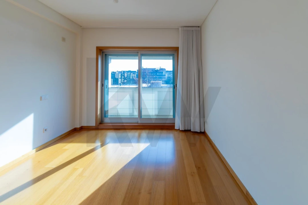 Apartamento T3 para Arrendamento em Pedrouços Foto 28