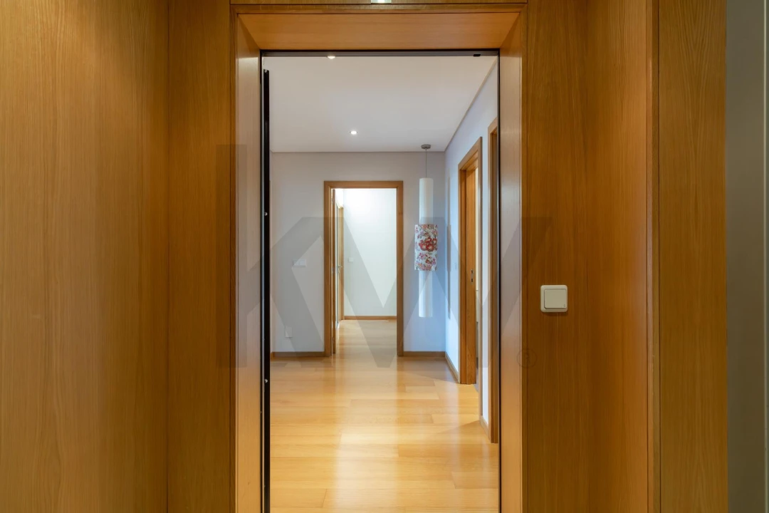 Apartamento T3 para Arrendamento em Pedrouços Foto 3