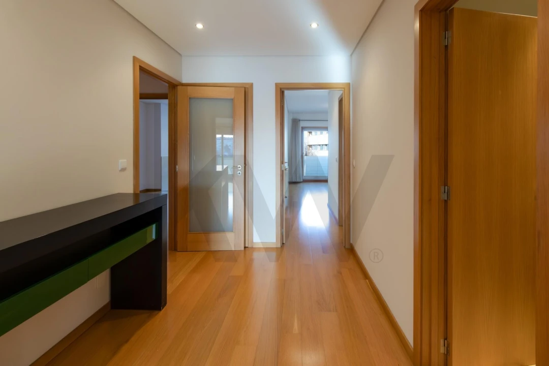 Apartamento T3 para Arrendamento em Pedrouços Foto 19