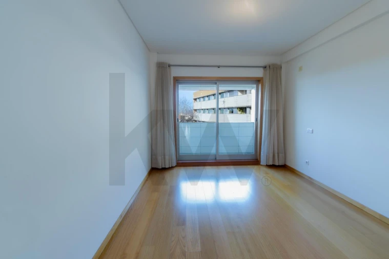 Apartamento T3 para Arrendamento em Pedrouços Foto 37