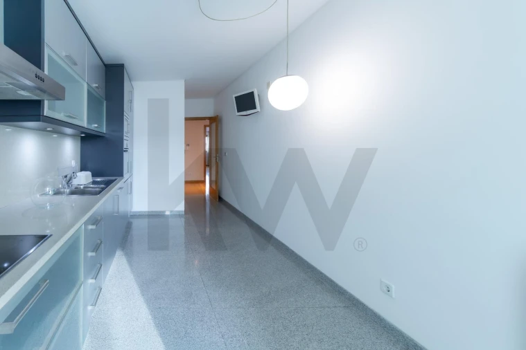 Apartamento T3 para Arrendamento em Pedrouços Foto 25