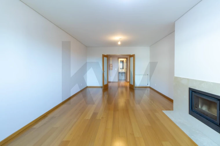 Apartamento T3 para Arrendamento em Pedrouços Foto 9