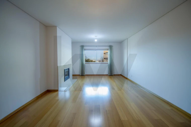 Apartamento T3 para Arrendamento em Pedrouços Foto 7